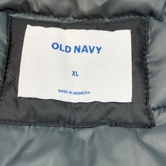 Old Navy Men’s Water-Resistant Puffer Jacket - Picture 5 of 5